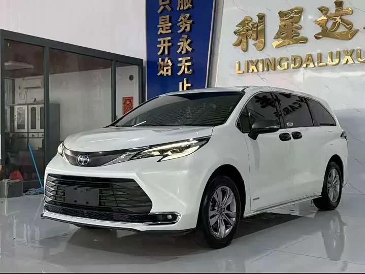 Toyota Sienna 2023 из Китая — купить под ключ