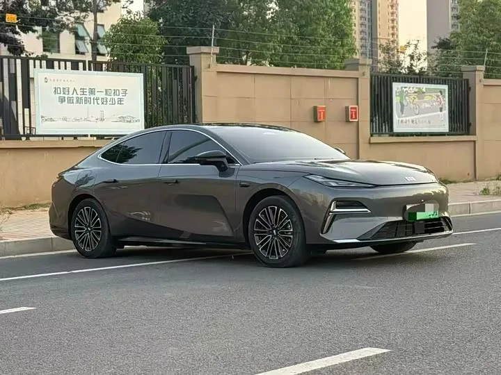Geely Galaxy Starshine 8 EM-i 2026 из Китая — купить под ключ