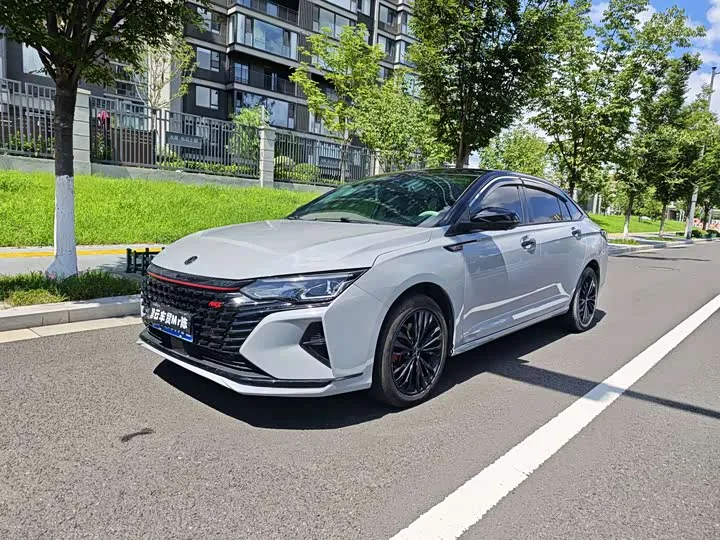 Dongfeng Aeolus Yixuan Max 2022 из Китая — купить под ключ