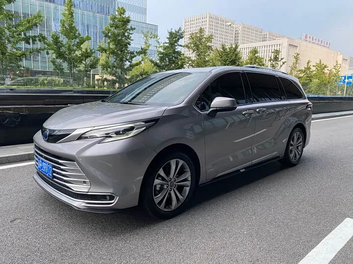 Toyota Sienna 2024 из Китая — купить под ключ