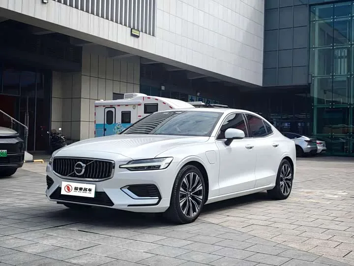 Volvo S60 Hybrid 2024 из Китая — купить под ключ