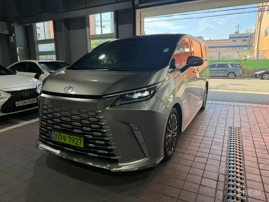 Lexus LM 2025 из Кореи — купить под ключ