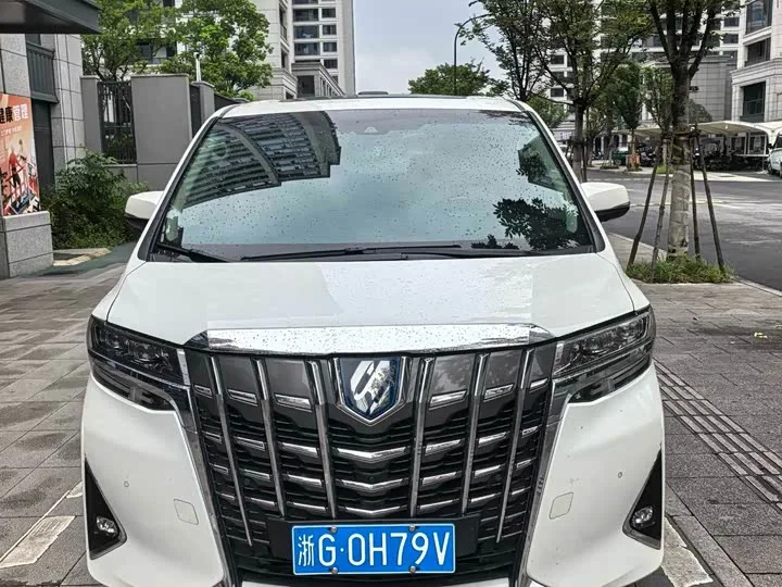 Toyota Alphard 2023 из Китая — купить под ключ