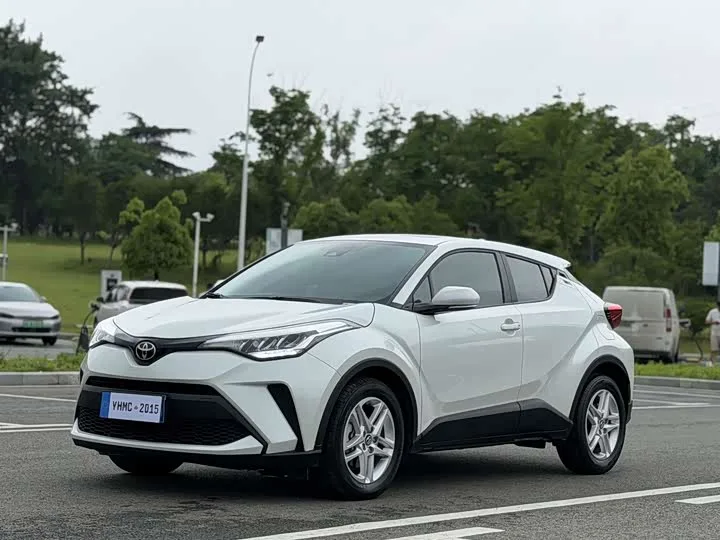 Toyota C-HR 2023 из Китая — купить под ключ