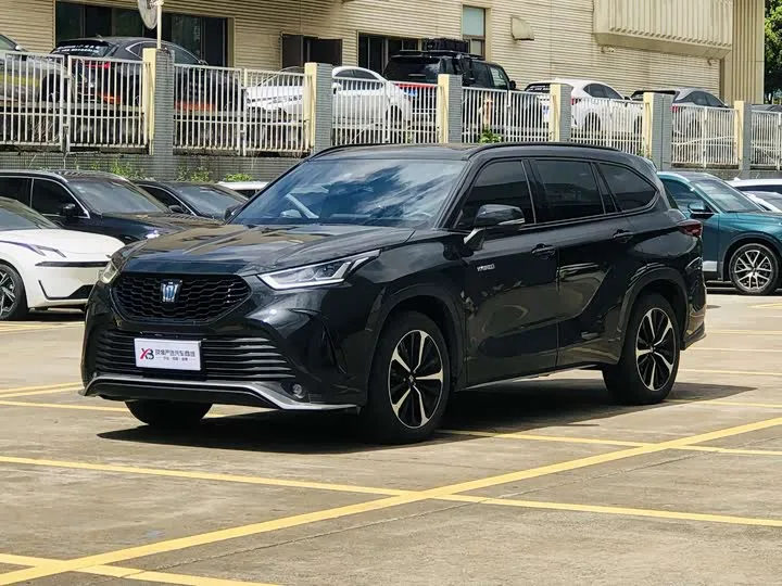 Toyota Crown Kluger 2024 из Китая — купить под ключ