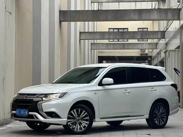 Mitsubishi Outlander 2023 из Китая — купить под ключ