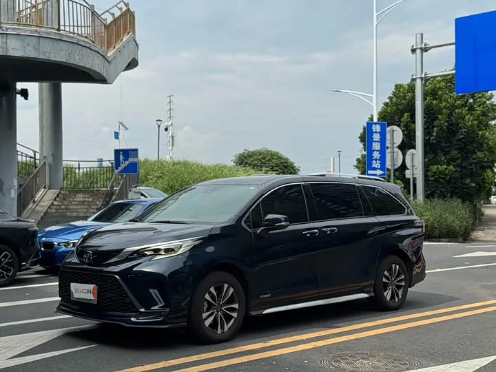 Toyota Granvia 2023 из Китая — купить под ключ