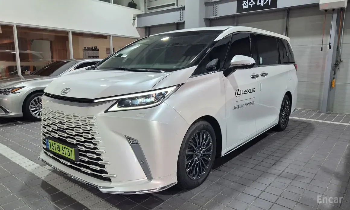 Lexus LM 2025 из Кореи — купить под ключ