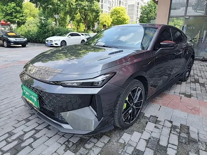 Changan UNI-V Hybrid 2025 из Китая — купить под ключ