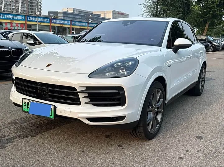 Porsche Cayenne Hybrid 2023 из Китая — купить под ключ