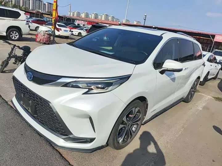 Toyota Granvia 2023 из Китая — купить под ключ