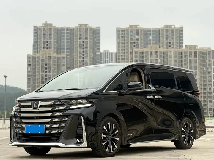 Toyota Vellfire 2024 из Китая — купить под ключ