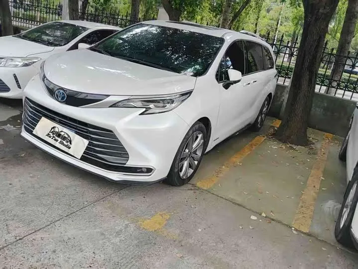 Toyota Sienna 2023 из Китая — купить под ключ