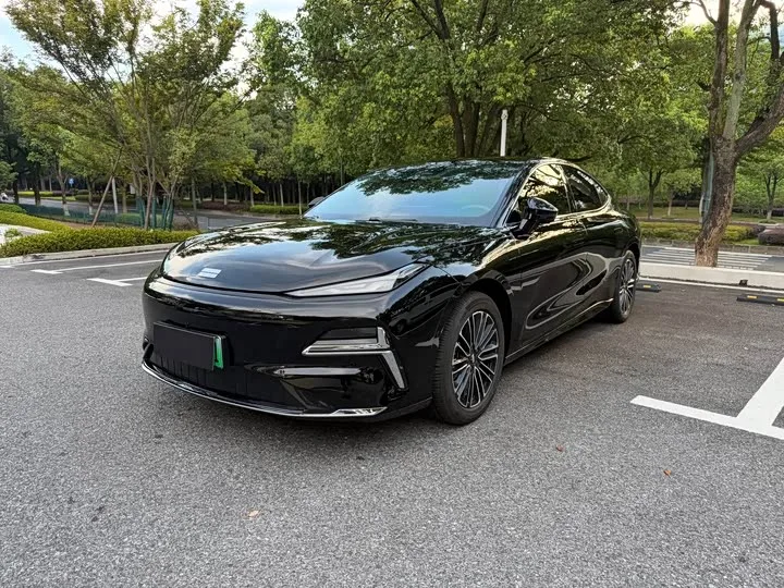 Geely Galaxy Starshine 8 EM-i 2025 из Китая — купить под ключ