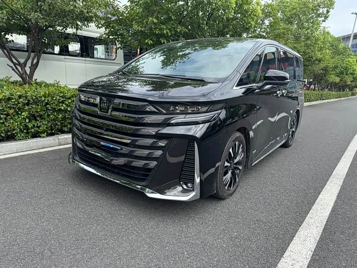 Toyota Vellfire 2025 из Китая — купить под ключ