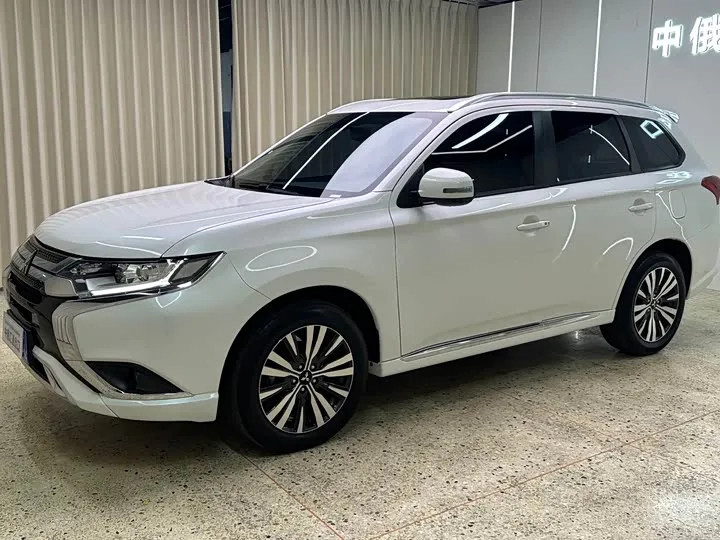 Mitsubishi Outlander 2023 из Китая — купить под ключ
