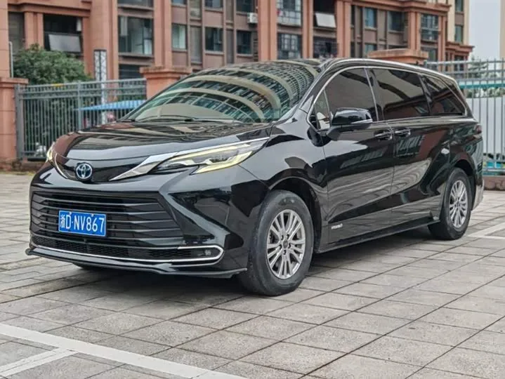 Toyota Sienna 2023 из Китая — купить под ключ