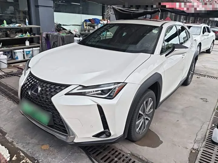 Lexus UX Hybrid 2023 из Китая — купить под ключ
