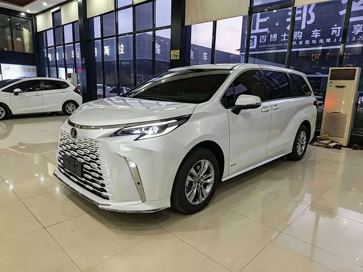 Toyota Sienna 2025 из Китая — купить под ключ