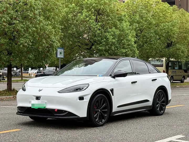 BAIC Arcfox Alpha S 2023 из Китая — купить под ключ