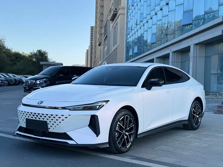 Changan UNI-V Hybrid 2024 из Китая — купить под ключ