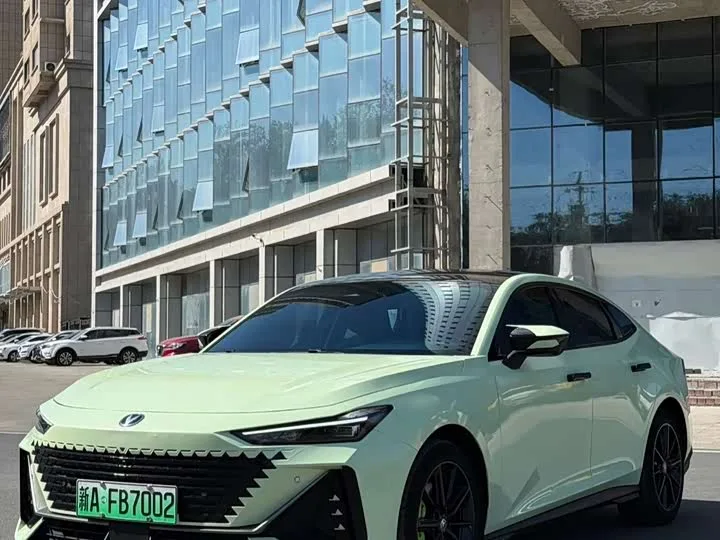 Changan UNI-V Hybrid 2023 из Китая — купить под ключ