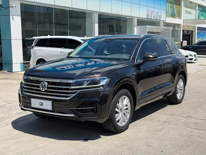 Volkswagen Touareg 2023 из Китая — купить под ключ
