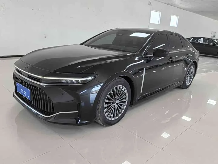Toyota Crown Sedan 2026 из Китая — купить под ключ