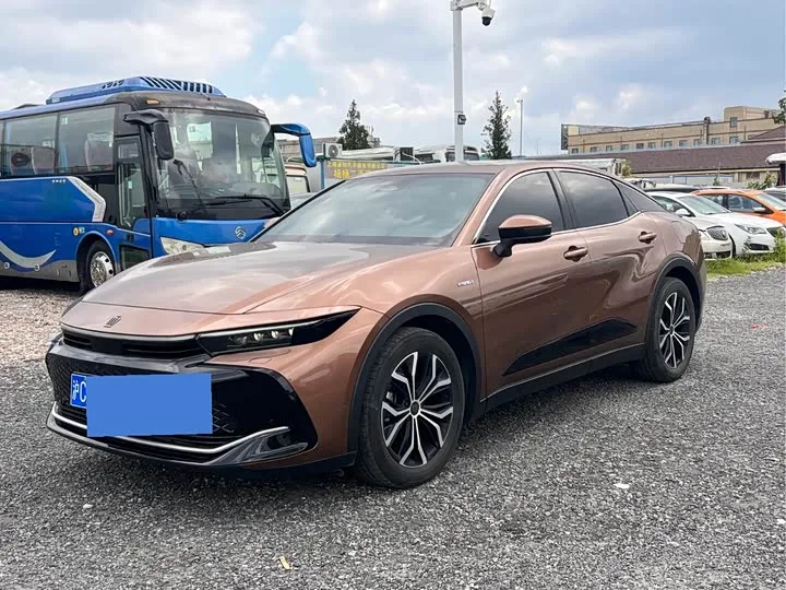 Toyota Crown SportCross 2024 из Китая — купить под ключ