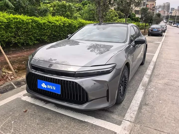 Toyota Crown Sedan 2024 из Китая — купить под ключ