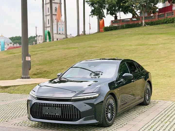 Toyota Crown Sedan 2024 из Китая — купить под ключ