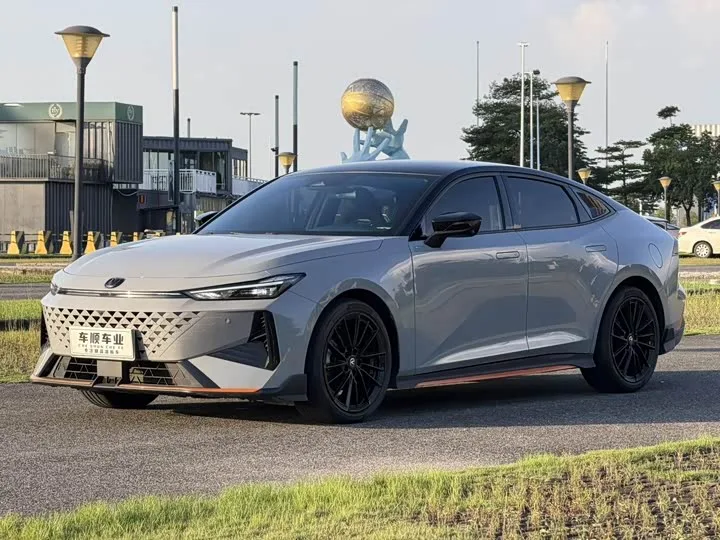 Changan UNI-V 2024 из Китая — купить под ключ