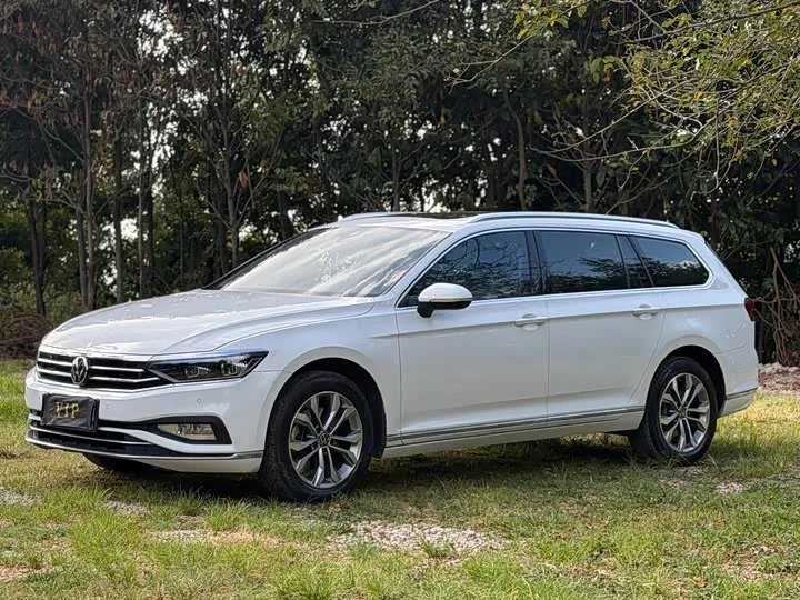 Volkswagen Passat Variant 2023 из Китая — купить под ключ