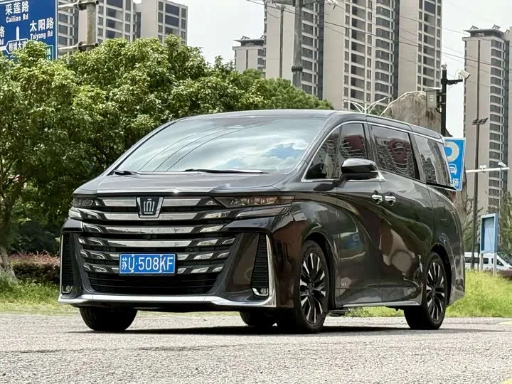 Toyota Crown Sedan 2024 из Китая — купить под ключ