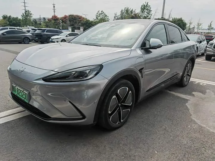 BAIC Arcfox Alpha S6 2025 из Китая — купить под ключ