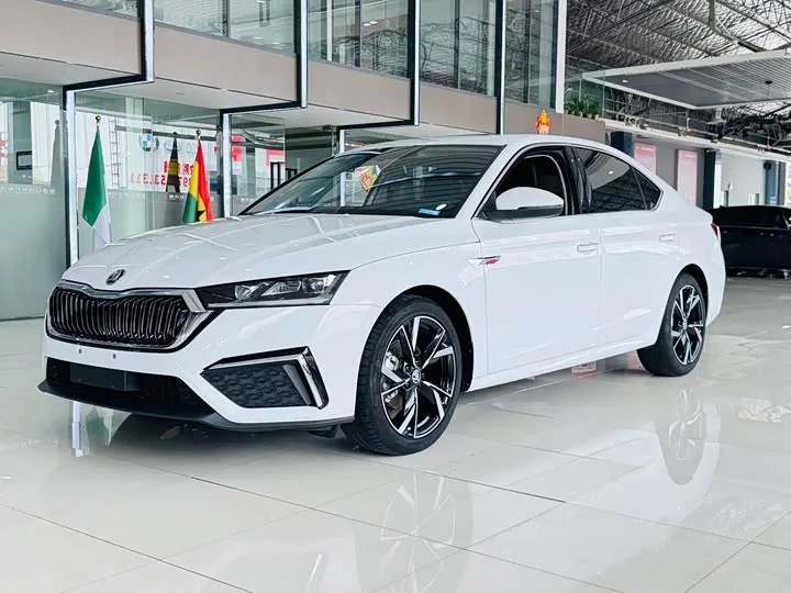 Skoda Octavia Pro 2023 из Китая — купить под ключ