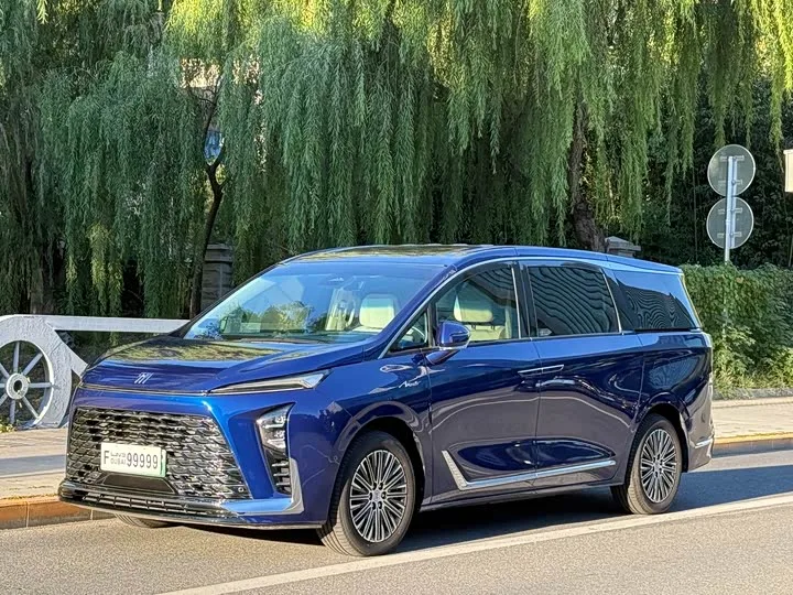 Buick GL8 Hybrid 2024 из Китая — купить под ключ