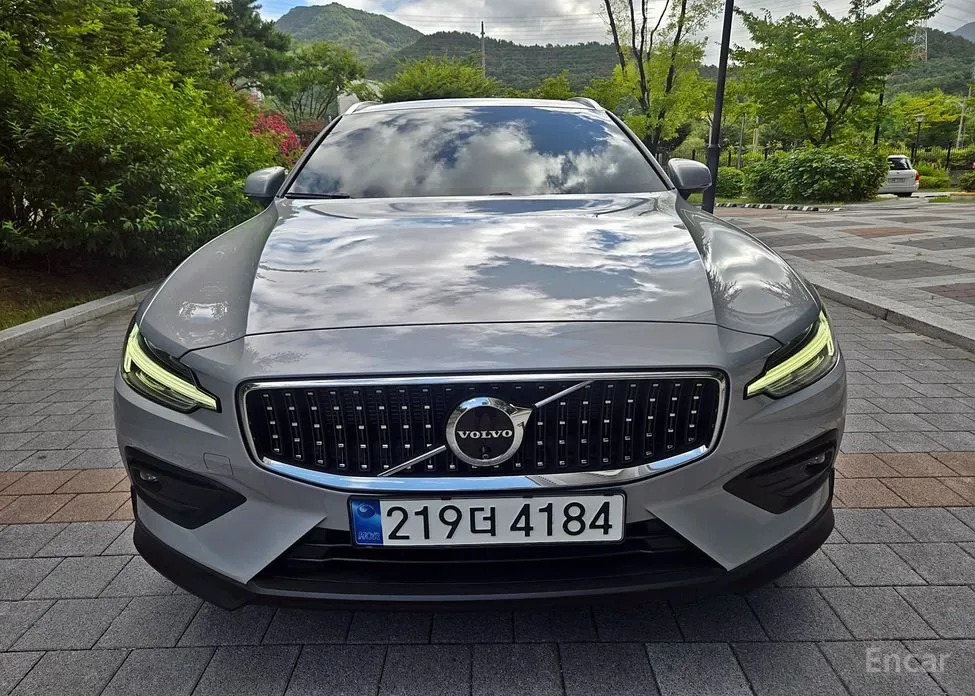 Volvo V60 2023 из Кореи — купить под ключ