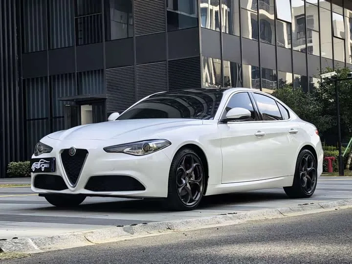 Alfa Romeo Giulia 2022 из Китая — купить под ключ