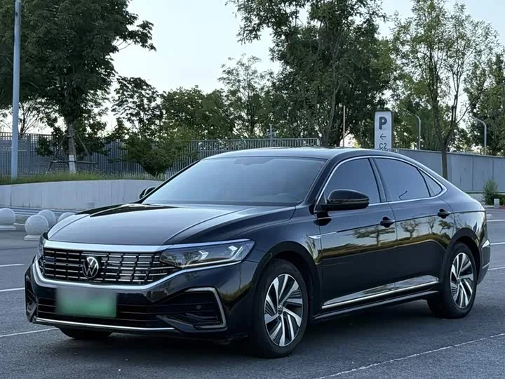 Volkswagen Passat Hybrid 2023 из Китая — купить под ключ