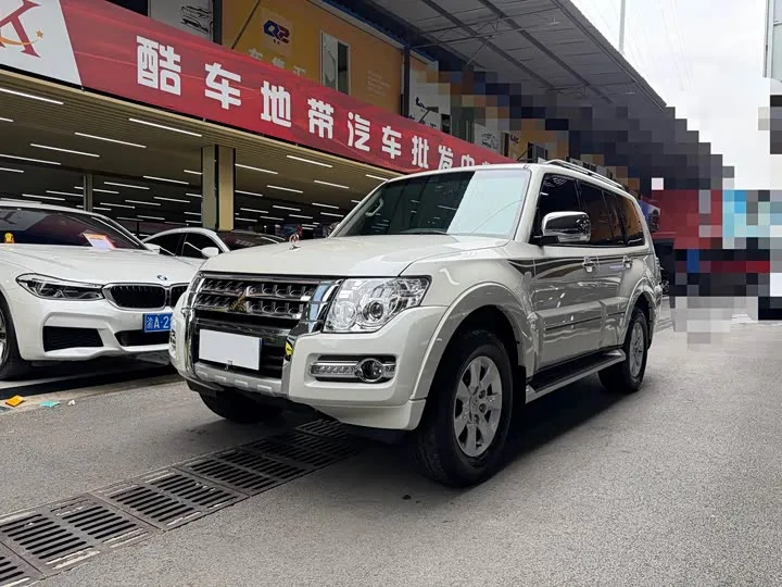 Mitsubishi Pajero 2023 из Китая — купить под ключ