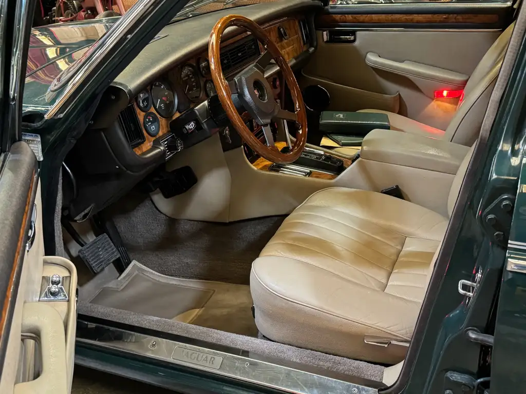 Jaguar XJ12 1989 из Европы — купить под ключ
