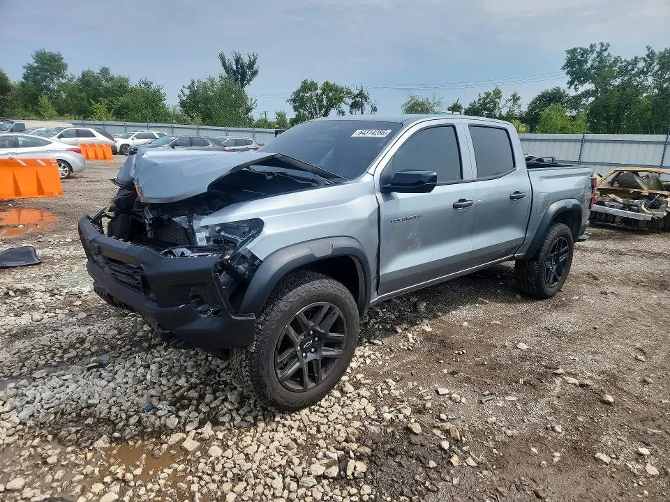 Chevrolet Colorado T 2024 из США — купить под ключ