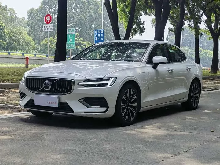 Volvo S60 Hybrid 2024 из Китая — купить под ключ