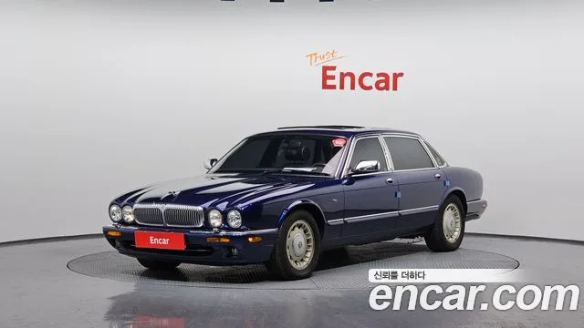 Jaguar Daimler 2002 из Кореи — купить под ключ