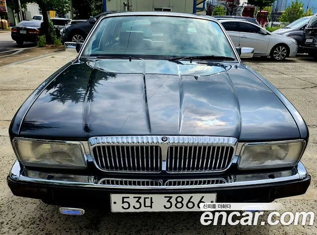 Jaguar Daimler 1990 из Кореи — купить под ключ