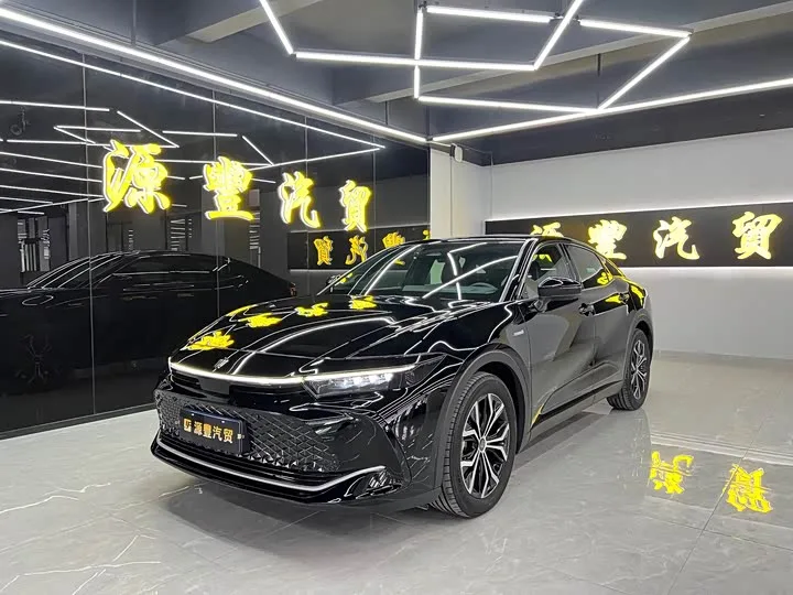 Toyota Crown SportCross 2024 из Китая — купить под ключ