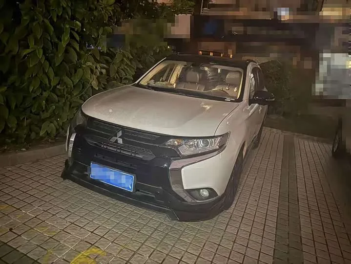 Mitsubishi Outlander 2023 из Китая — купить под ключ