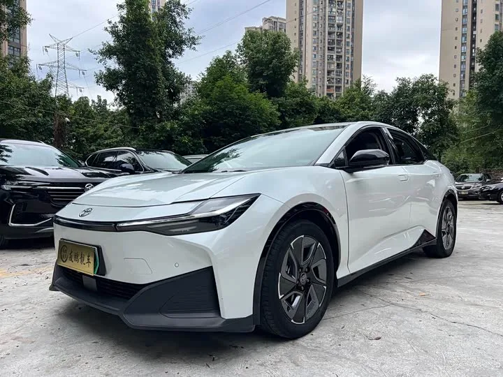 Toyota bZ3 2023 из Китая — купить под ключ