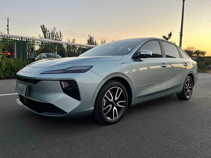Roewe D6 2025 из Китая — купить под ключ